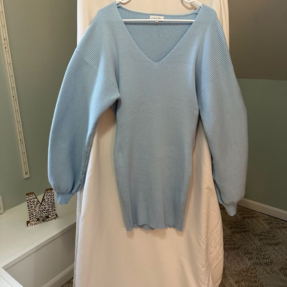 Light Blue V-Neck Sweater Dress with oversized Sleeves size large - Picture 4 of 14